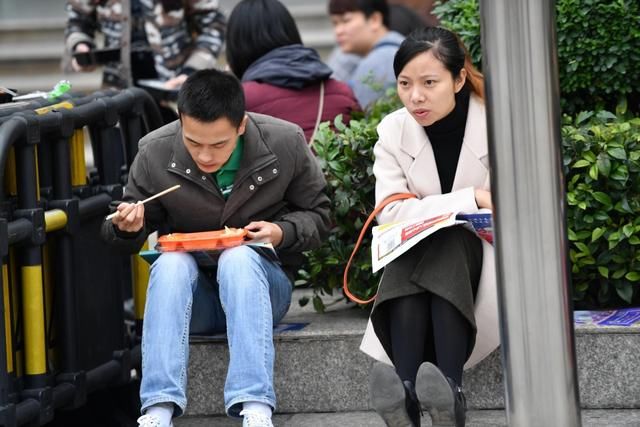 大公司HR透露,“这些大学毕业生,不用看简历,就可以被淘汰了”