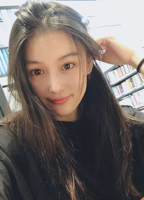 林允曝自己购物被骗，张馨予公开代购聊天记录，女星防骗意识在哪