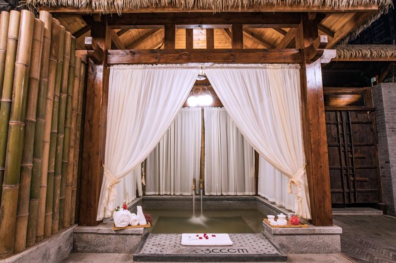 萌娃温泉玩水,灞业3000米温泉带娃攻略