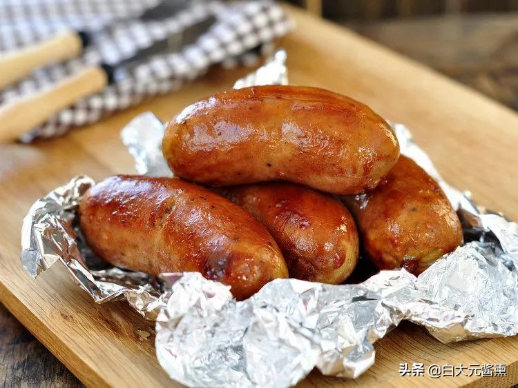 冬季香肠的做法最佳配方,年关将至熏腊肉灌香肠