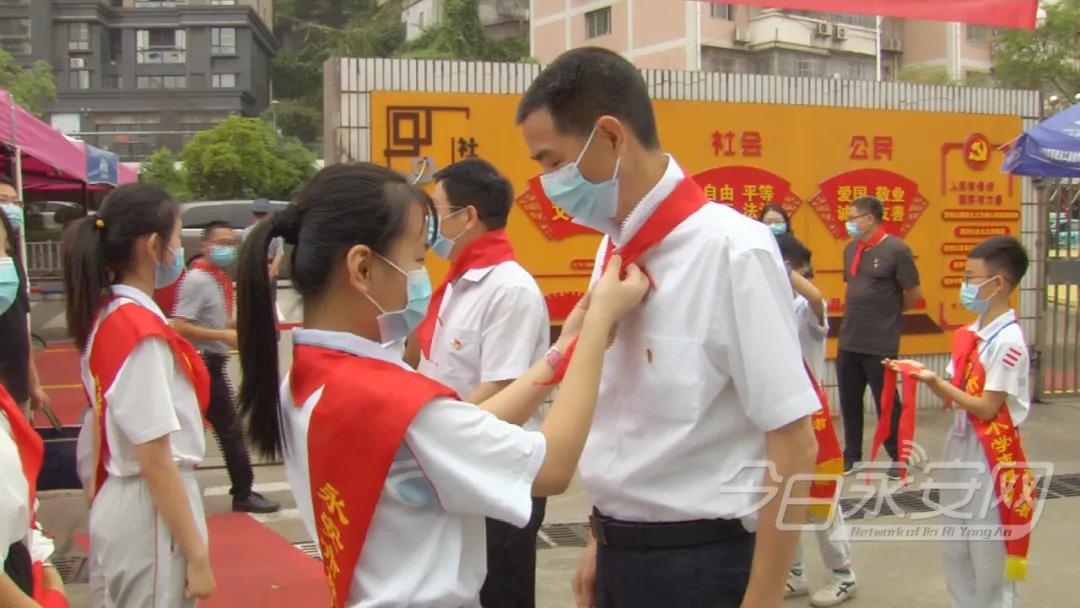 满意在三明伴我行视频,尤溪县领导看望慰问少年儿童