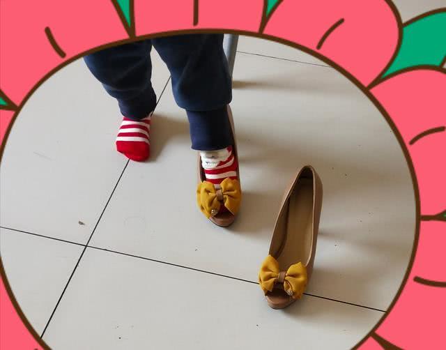 儿童喜欢闻鞋子心理分析,有关小孩喜欢挑衣服穿的心理