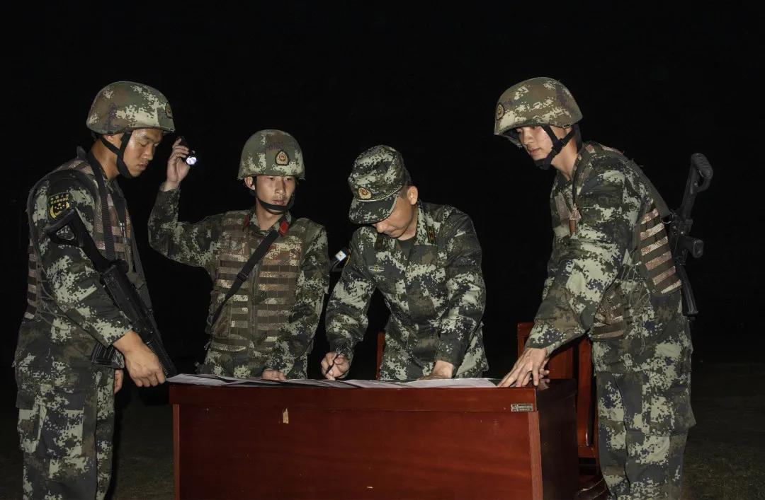 实弹射击训练中未爆弹,夜间实弹射击战术