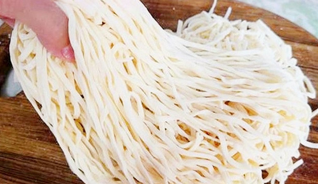 手擀面条如何做的有劲道,手擀面条怎样煮筋道不黏糊