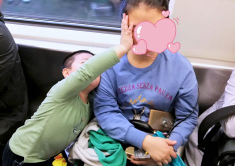 成都的地铁真的很有氛围感,成都的地铁有多浪漫