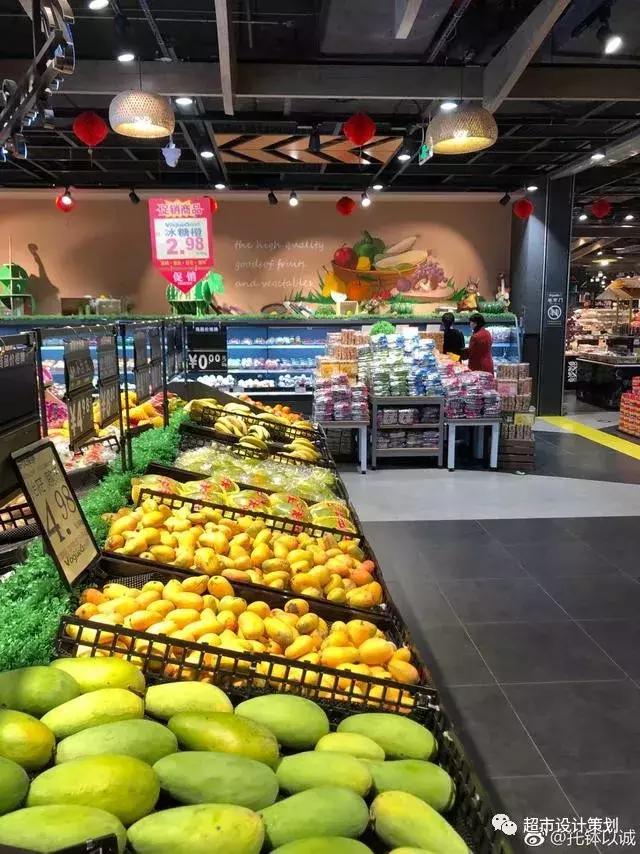 一组超市陈列图,超市肉品区陈列与摆放