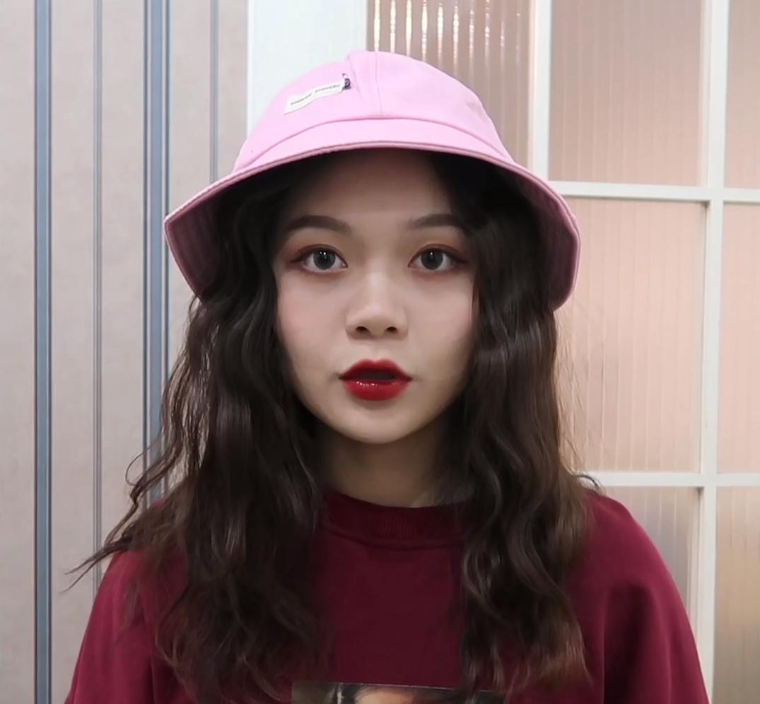 棒球帽白色和黑色帽子哪个显脸小,帽子大头围大脸显脸小