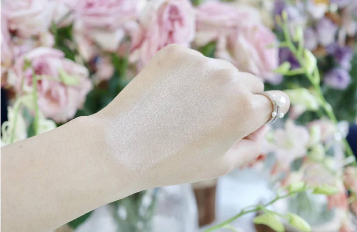 如何在夏天化个清爽的妆,你的夏日不脱妆小诀窍已经抵达