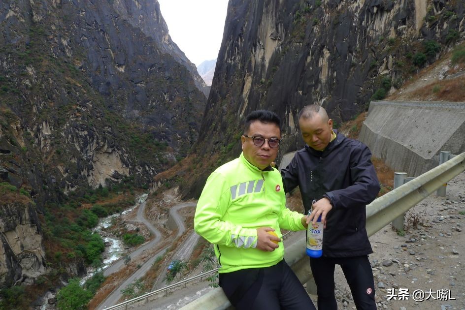 比亚迪唐穿越丙察察,4+2出行方式