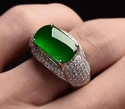 身体不好玉会越戴越黑吗,身体不好的人戴玉真的会黑吗