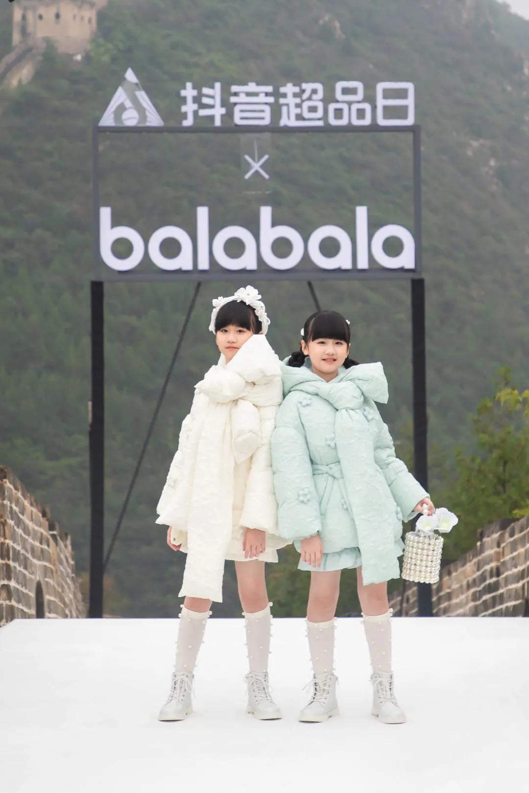 爬雄伟长城,看balabala“羽你相绒”大秀,孩子们的冬天充满想象