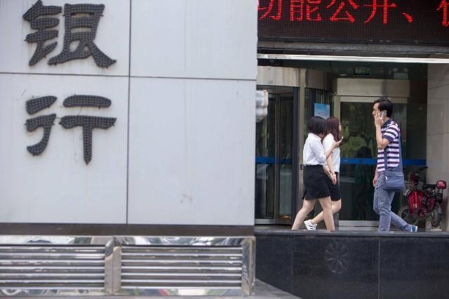 100万存银行固定存款一年利息,存款100万和每月4000退休金哪个好