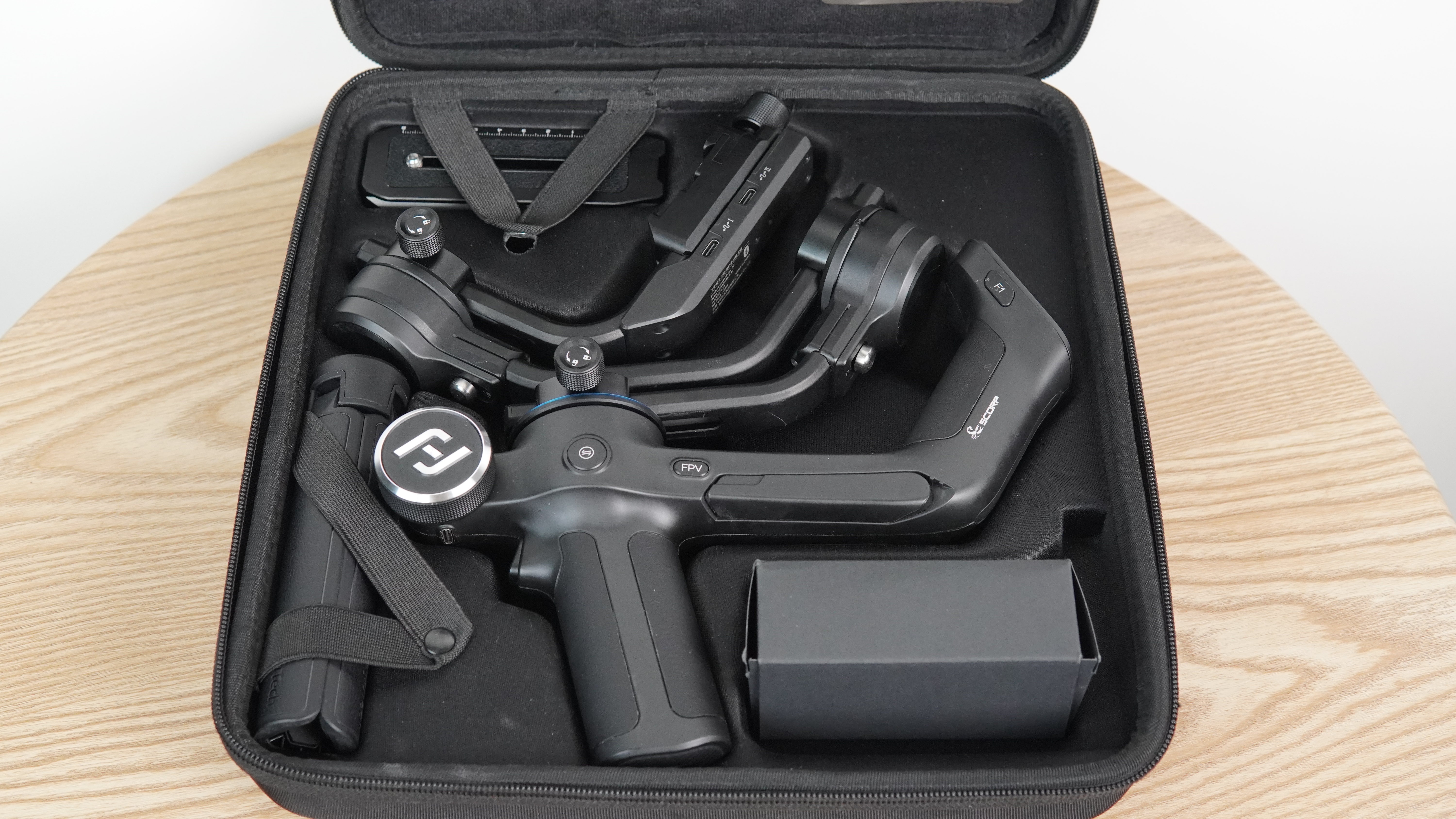 飞宇蝎子scorppro稳定器值得入手吗,飞宇scorpc稳定器和蝎子mini区别