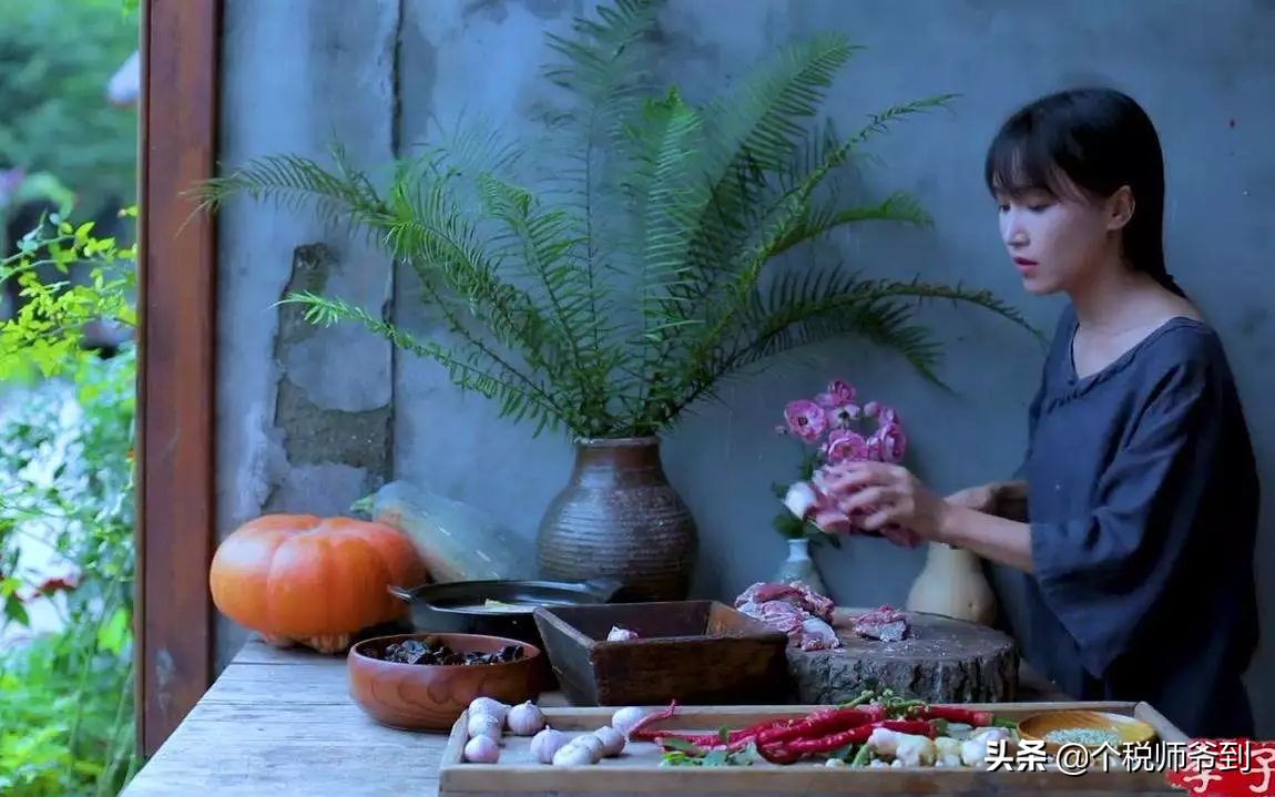 只想务农李子柒，发明无用手工耿…“不务正业”的人为何都暴富了