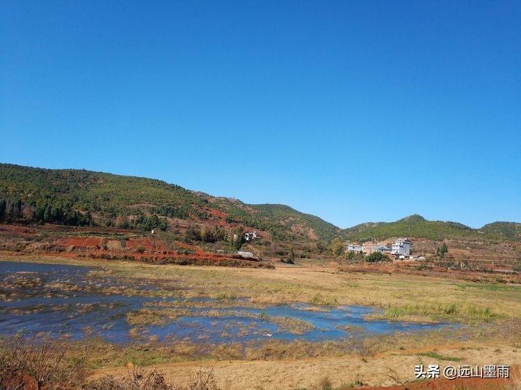 冬日阳光明媚，随走昆明松茂水库周边，遇见小村庄里的老式手工活