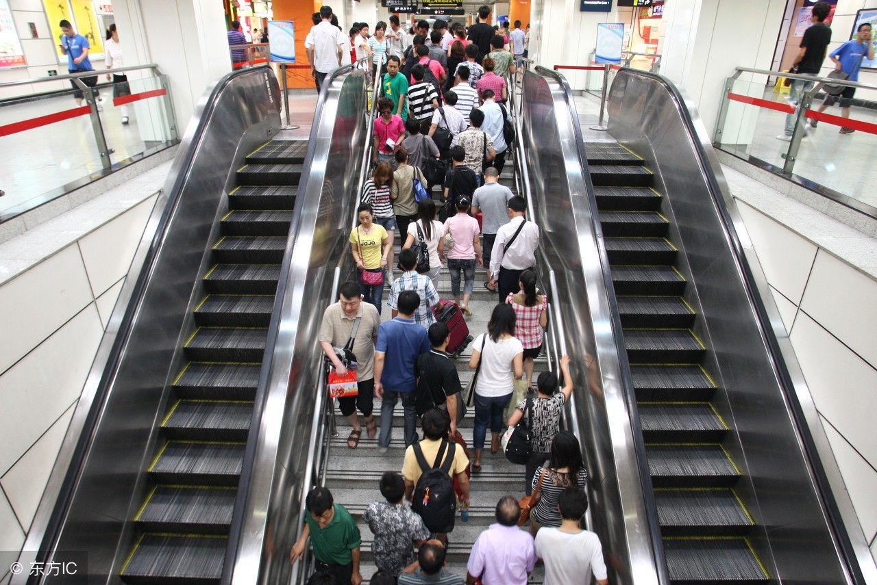 保温杯里泡枸杞养生吗,保温杯里泡枸杞别熬夜伤身体