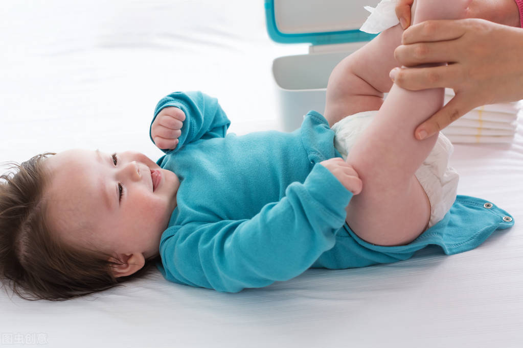 宝宝抹护臀膏可以直接穿纸尿裤吗,育儿知识新生儿换纸尿裤