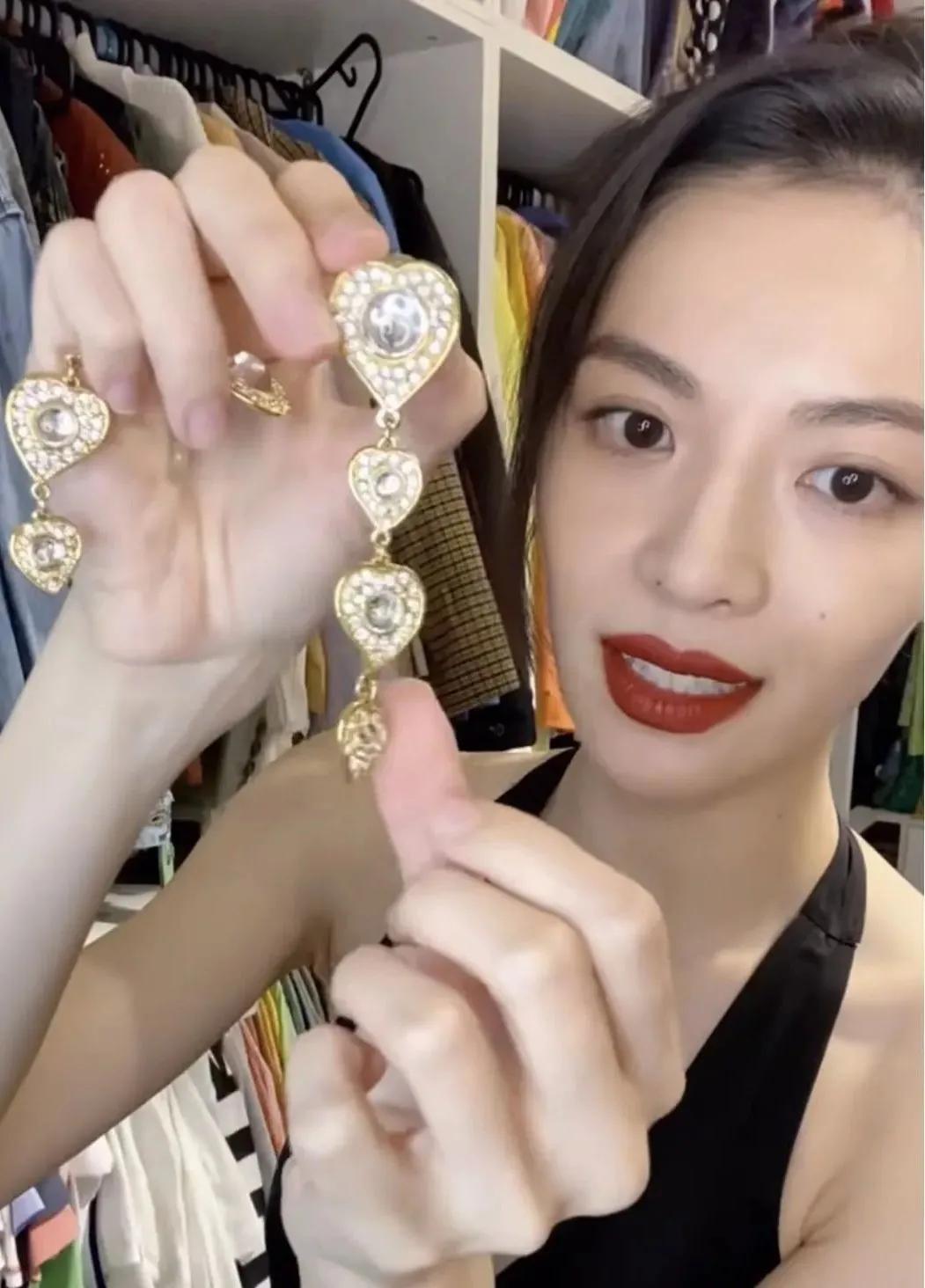 钟楚曦耳环高清图片,钟楚曦耳饰特辑