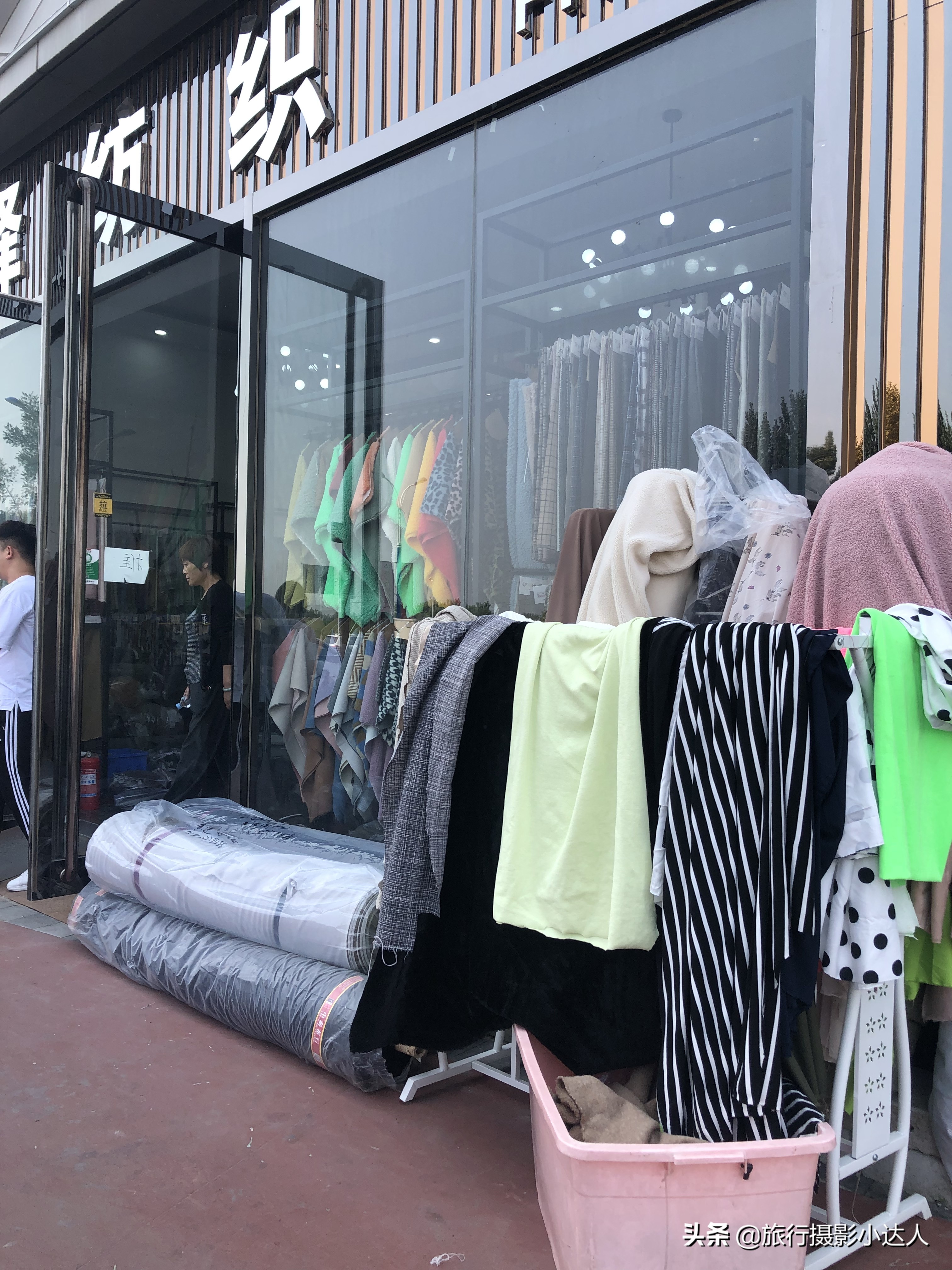 天冷了去买点衣服,天冷了带孩子去城里买件衣服