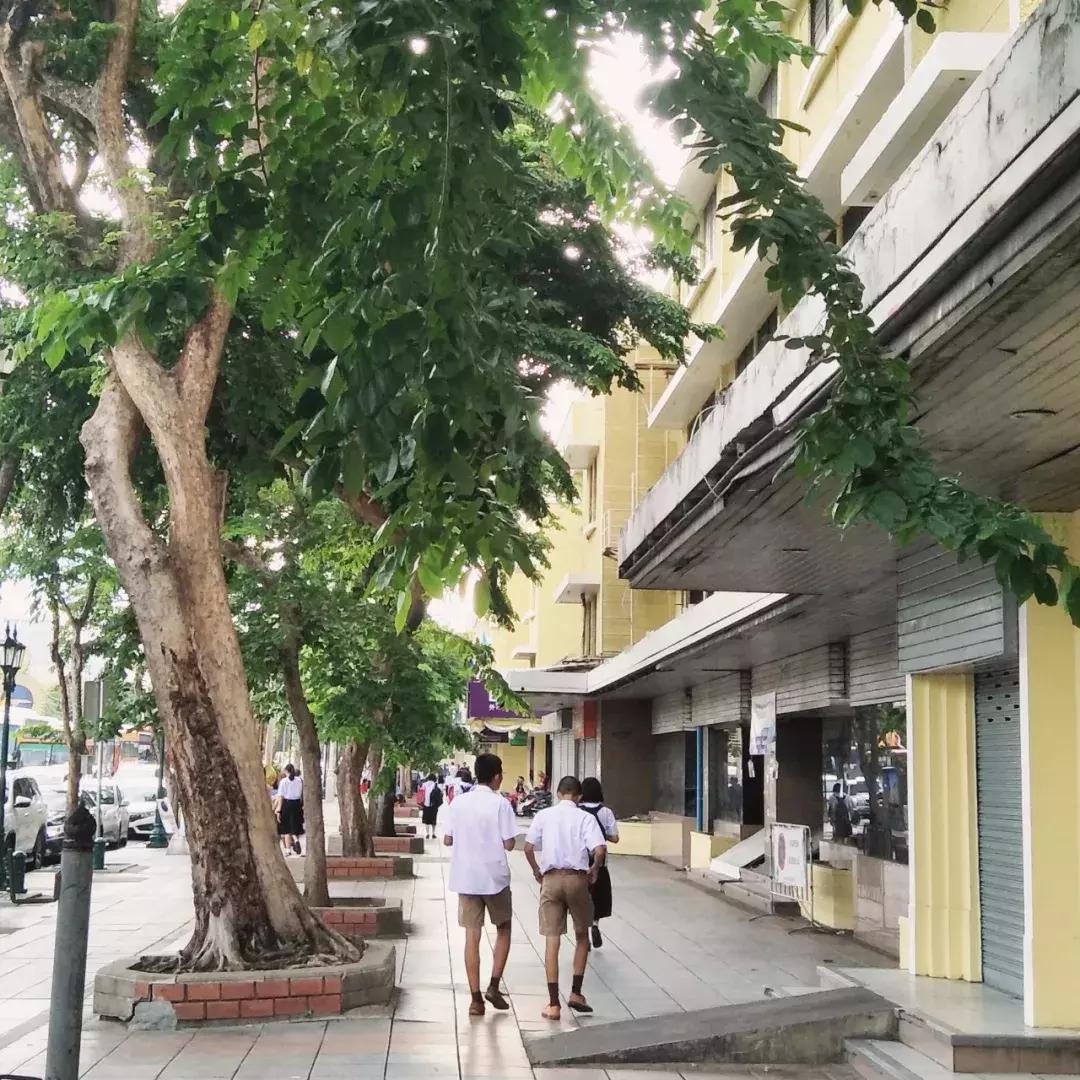 在切开与缝合之间磨合(一)|泰国校服文化脚注