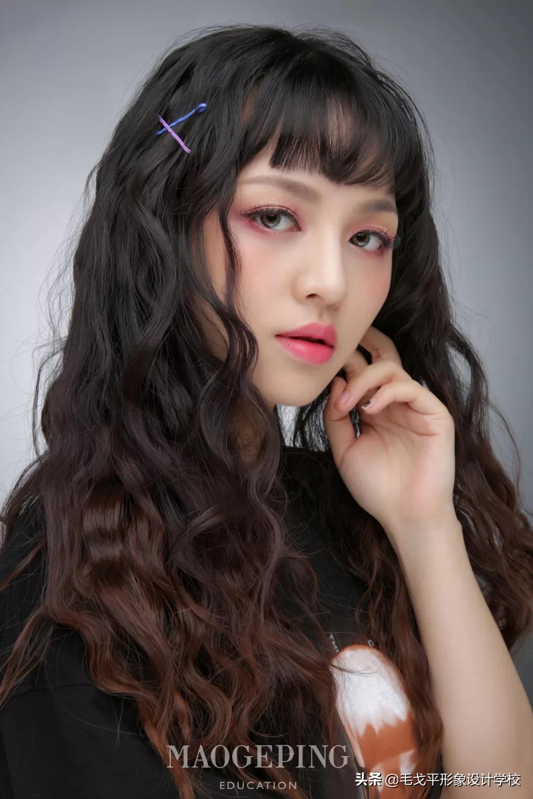 盘点女生化妆前后对比,为什么女生化妆和素颜差别那么大