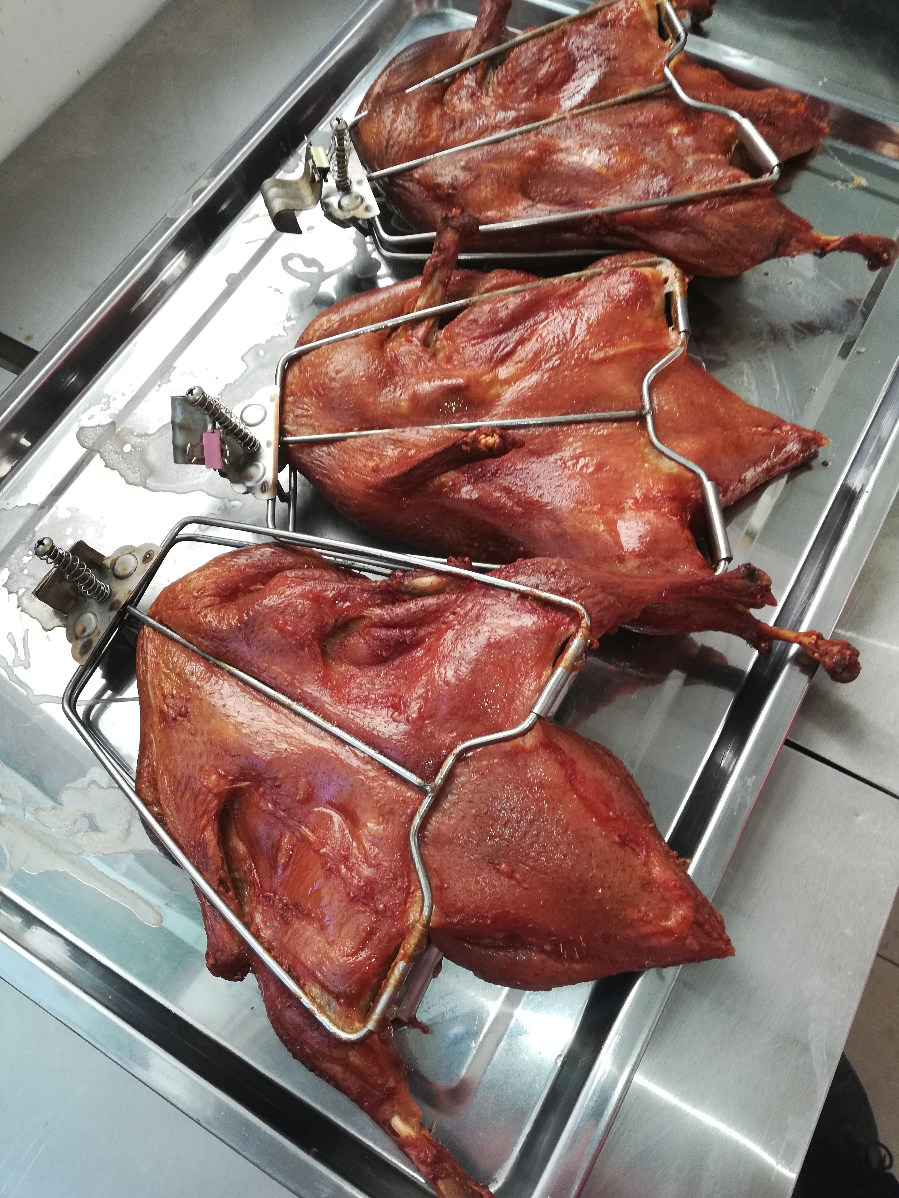 铁板鸭利润多少钱一只,卖铁板鸭一天收入多少钱