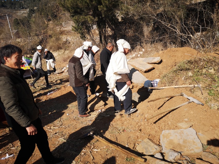 农村不火葬实行土葬是真的吗,山区可以土葬吗