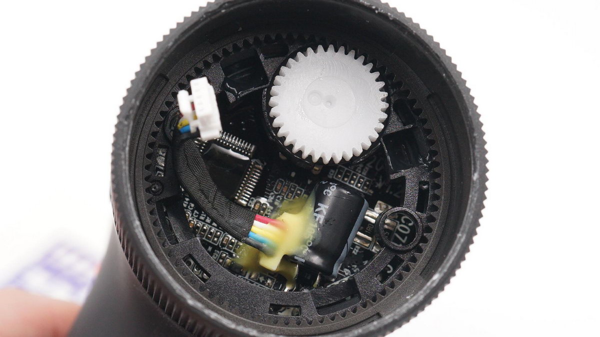 电钻拧三合一螺丝,微型手持小电钻拆解