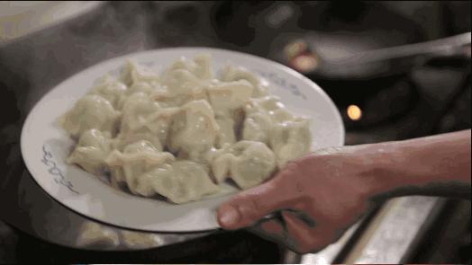 饺子怎么煮第二天加热不破皮,煮饺子千万不要直接捞出