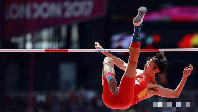 男友明目张胆劈腿,男友无情劈腿