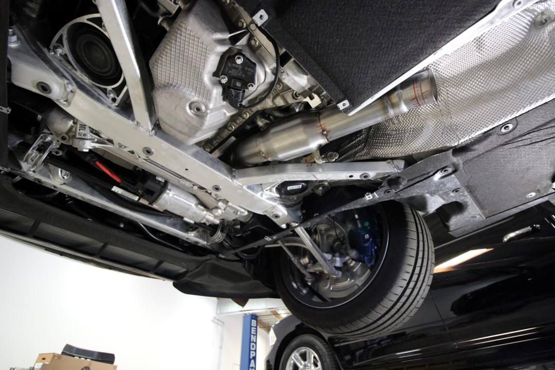 特斯拉碰撞召回,特斯拉回应车辆行驶中天窗脱落