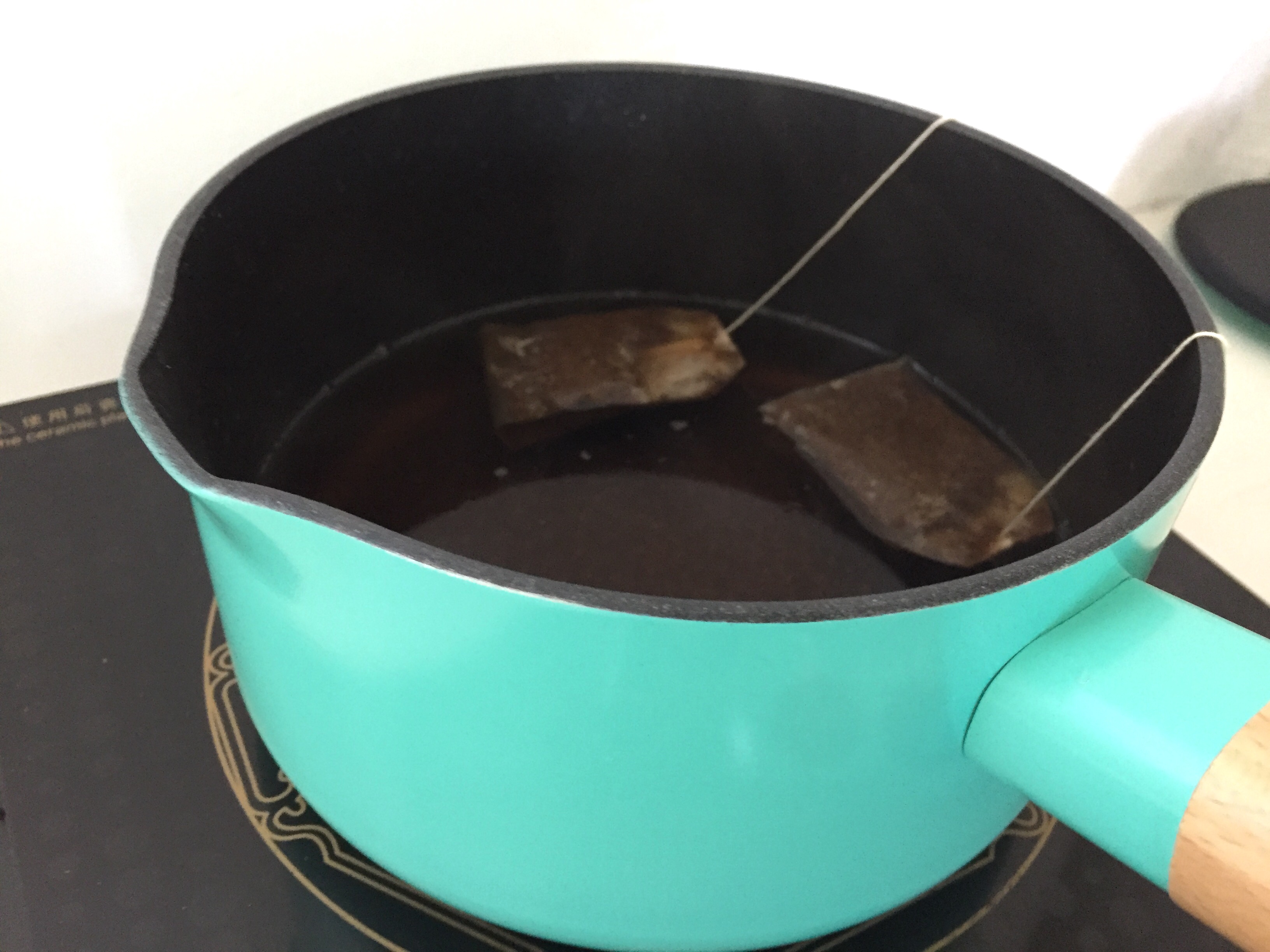 港式经典奶茶好喝,一杯正宗港式奶茶的温暖