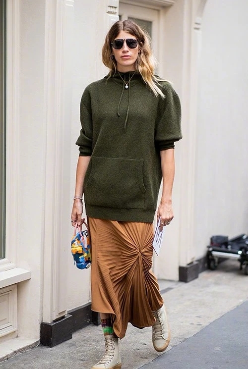 适合搭配牛仔裤的卫衣推荐,连帽卫衣搭配牛仔裤系列