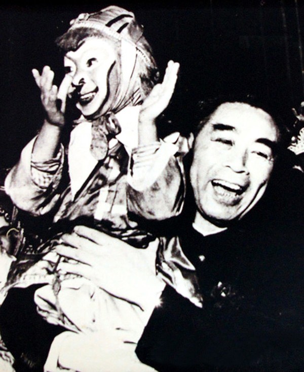 周恩来最后一个春节，病情恶化做完大手术，挂念患病的矿工和学者