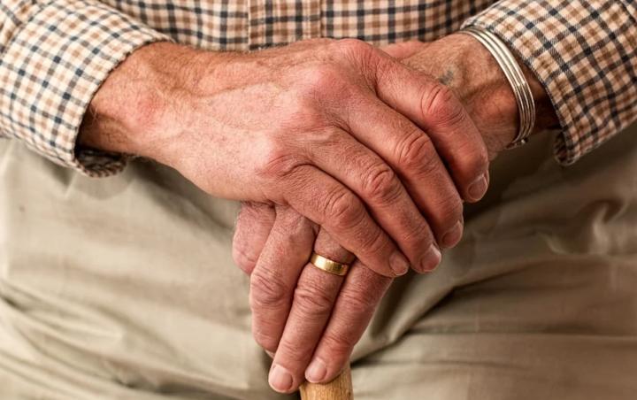 高血糖引起手臂疼痛是啥病,左手大拇指和食指发麻和高血糖