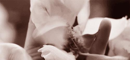 上海复旦大学校花开车去新天地,从外滩下来的复旦校花