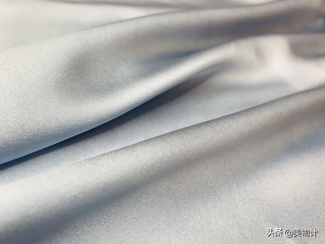 真丝,温润在女人身上的一丝情意