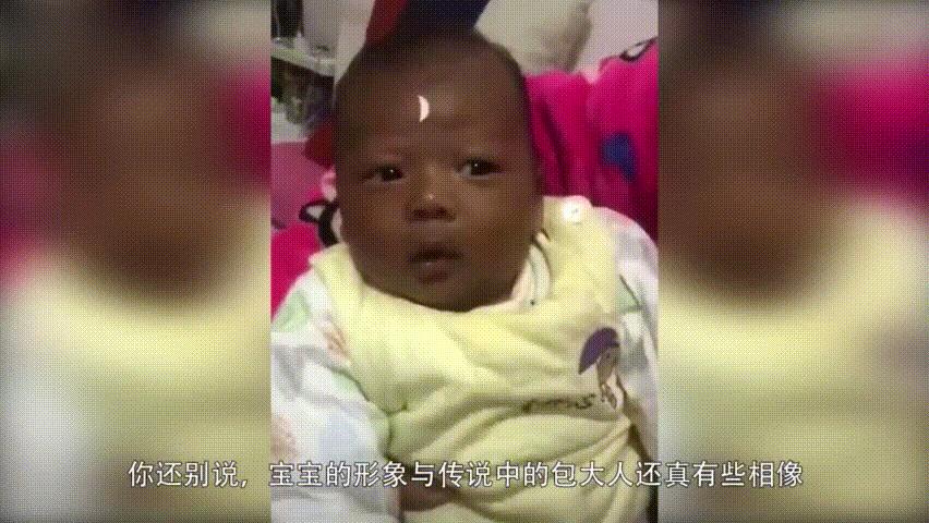 “国产最黑宝宝”火了,被爸爸贴月牙COS包青天,宝妈:我很无奈