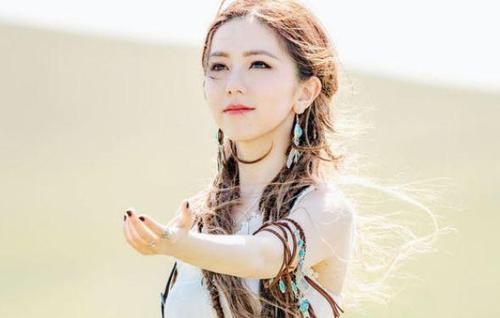 邓紫棋穿黑皮衣黑裙子,邓紫棋最新皮裤造型