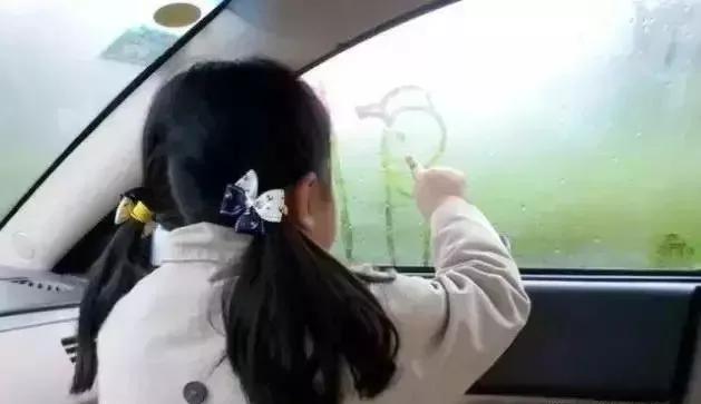 玻璃上涂什么能防止结露,铝合金门窗室内结露