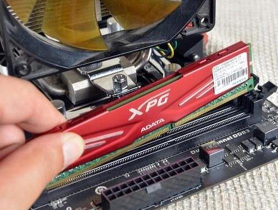 电脑屏幕亮的就无法开机,电脑显示屏不能开机是怎么回事