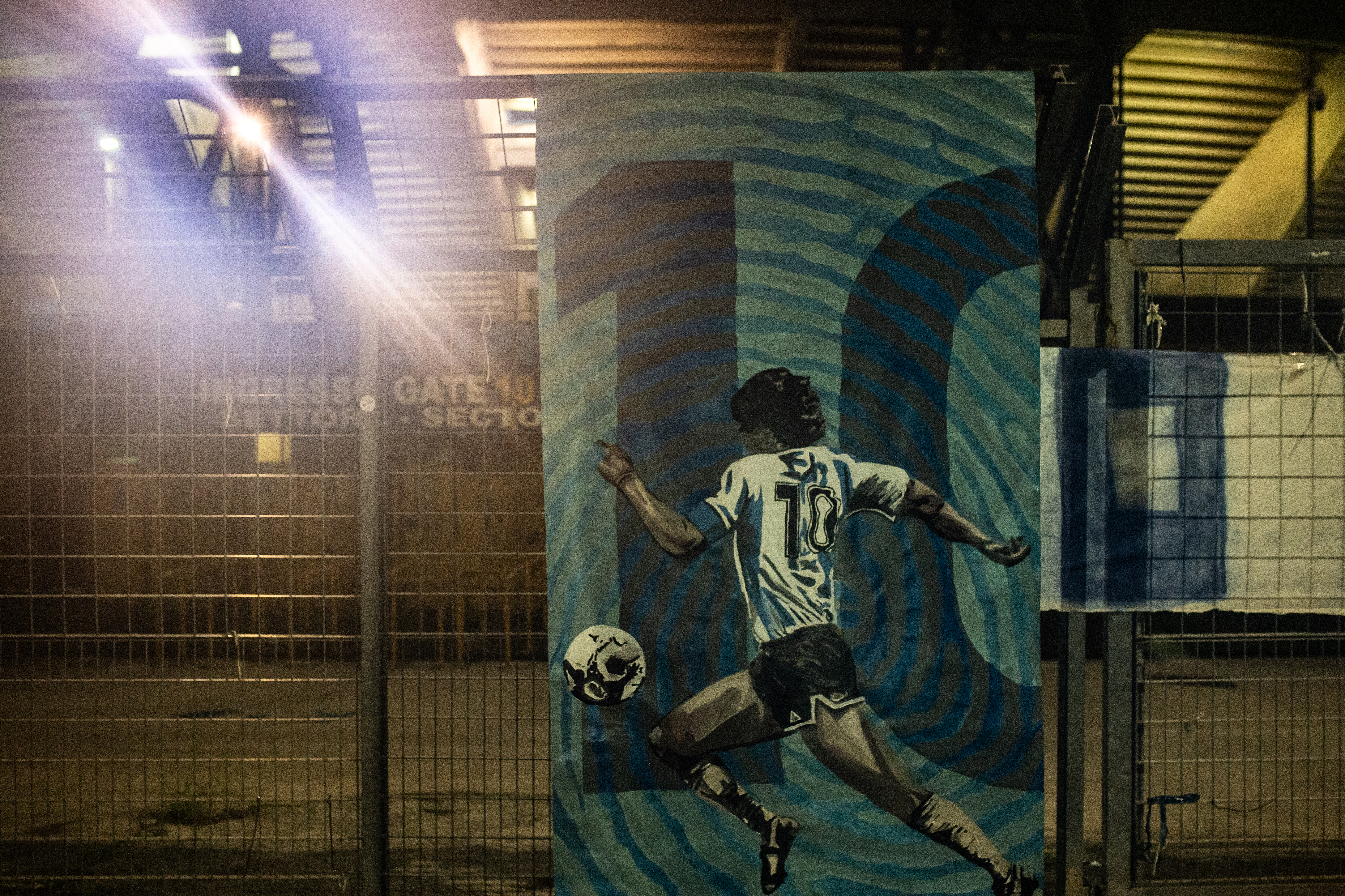 马拉多纳吸毒经历,马拉多纳为什么会酗酒和吸毒