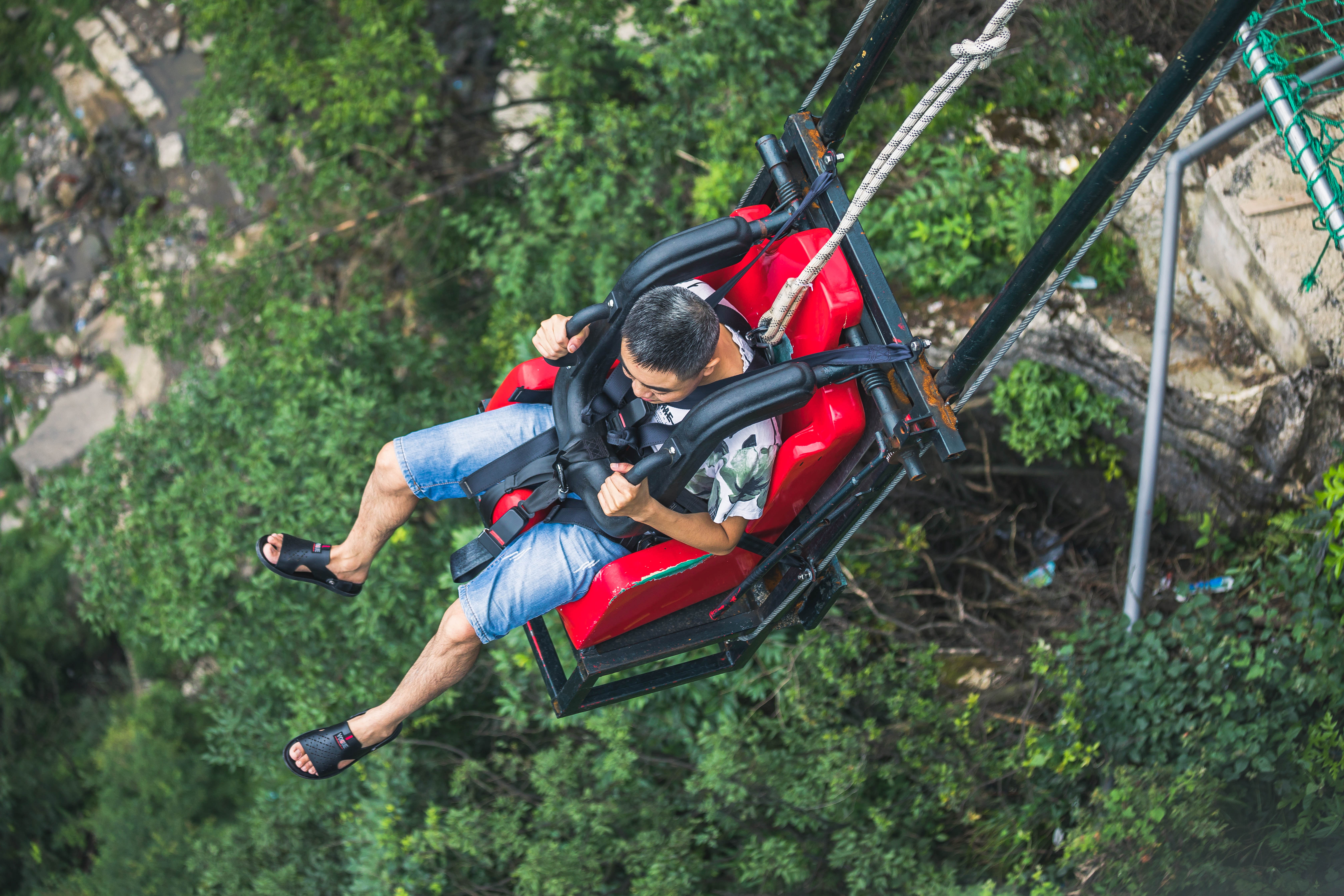 第一次去重庆奥陶纪应该怎样玩？真如抖音上那么刺激？亲自试试吧