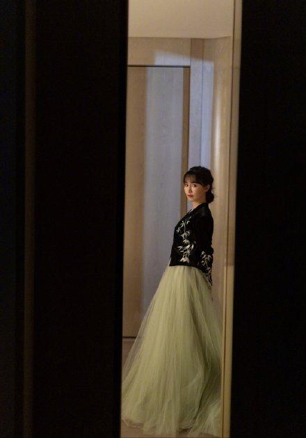 微博之夜杨颖杨幂讨论热巴,微博之夜迪丽热巴与邓超