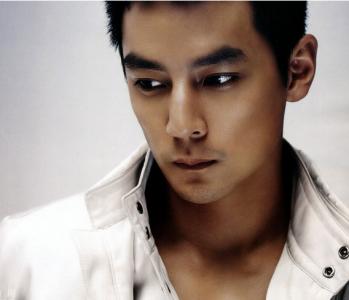 27岁男生脚臭,年轻小伙脚臭