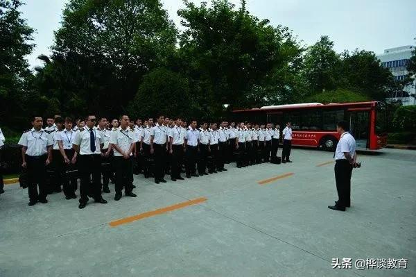 2所以国字命名的“中央部属”高校，高中低分考生都有机会报考