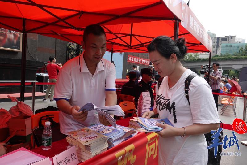 遇到恐怖分子袭击如何自救,遇到恐怖分子袭击时怎么应对英语