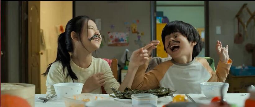 韩国电影小委托人真实事件,小委托人韩国电影感人片段