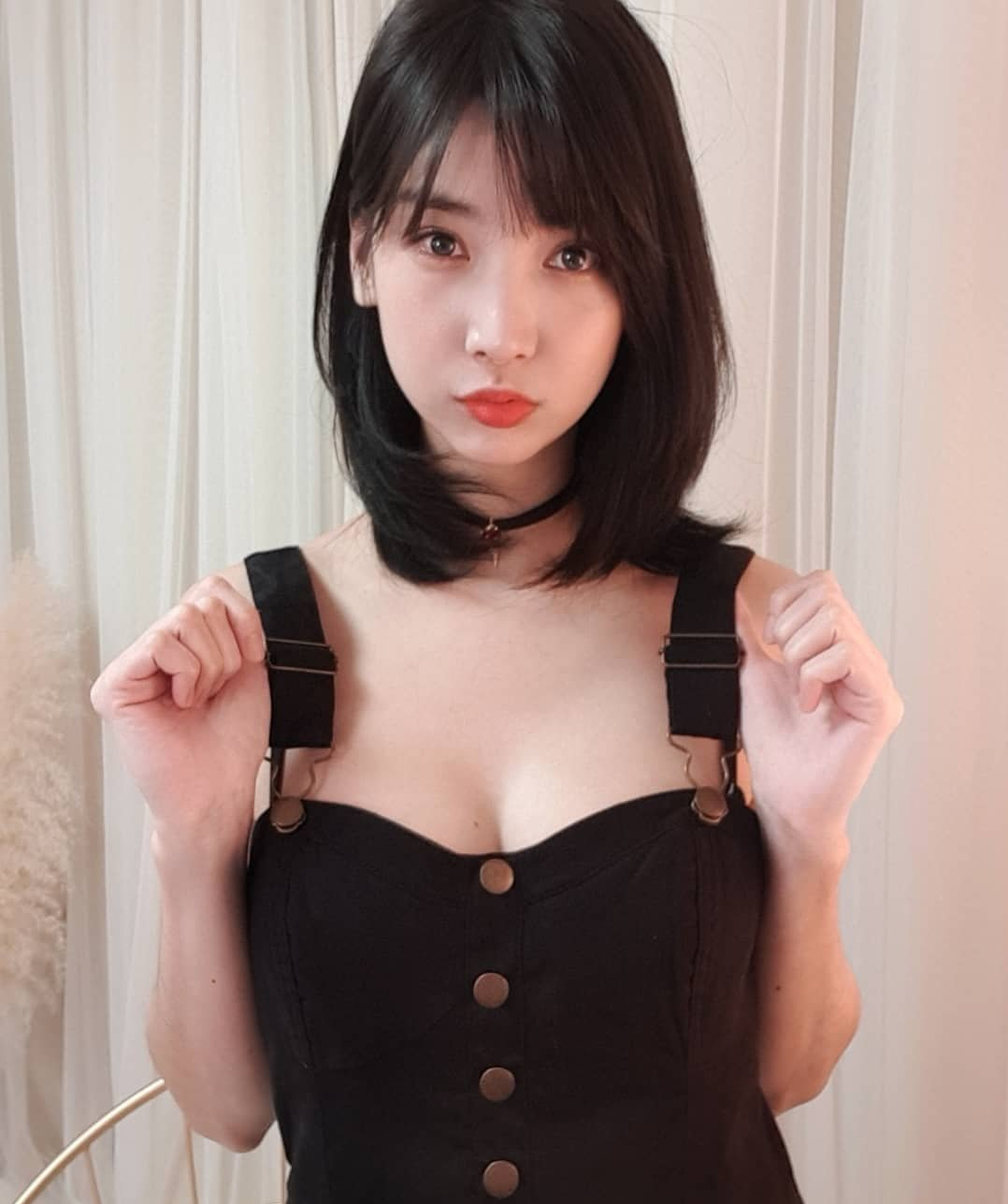 油管超13万粉丝追踪，韩国钢琴美女颜值颇高，穿搭也非常吸引人！