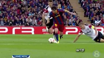 晃倒博阿滕gif恶搞,梅西晃倒博阿滕搞笑p图动画